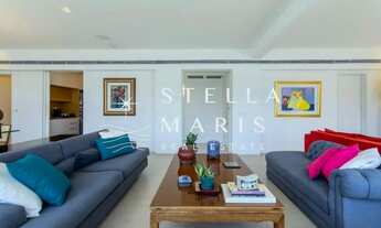 Imagem 3: Lagoa, Apartamento luxuoso e impecável assinado pelo arquiteto Maurício Nóbrega em andar a