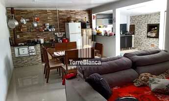 Imagem 3: Casa à Venda com 3 Dormitórios (1 Suíte), Escritório, Salas Amplas e Espaço Gourmet com Ch
