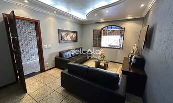 Imagem: Casa com 4 quartos, 1 suíte e 6 vagas para