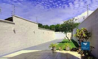 Imagem 3: Casa Duplex Solta com Amplo Terreno, Frente para Praça na Região Central do Eusébio, 152m2