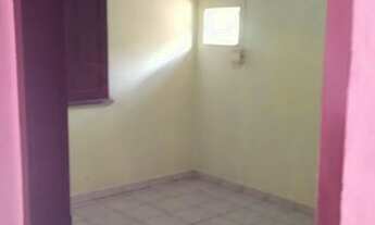 Imagem 6: Alugo uma casa com 2 quartos 1 sala 1 área 1 cozinha 1 banheiro com quintal e 1 garagem