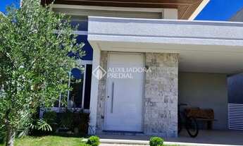 Imagem: Casa de Alto Padrão em Condomínio Conforto