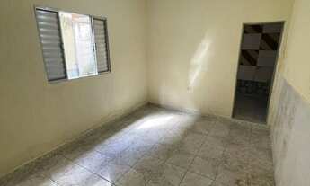 Imagem: Casa em viela. Aluguel 800,00 direto com