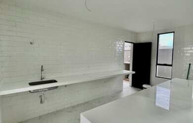 Imagem 5: Casa para venda com 247 metros quadrados com 4 quartos em - Eusébio