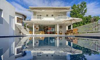 Imagem: Casa com design moderno a venda no condomínio