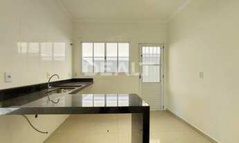 Imagem: Casa com 3 dormitórios e quintal amplo