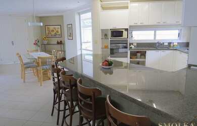 Imagem 2: Linda Casa a venda em Jurerê Internacional ao lado do Open Shopping e próximo ao mar