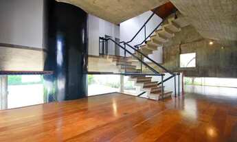 Imagem 7: Casa com design dos anos 70,projeto do renomado arquiteto Nadir Mezeranni