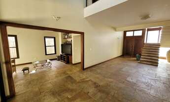 Imagem 5: Casa para venda tem 366 metros quadrados com 8 quartos