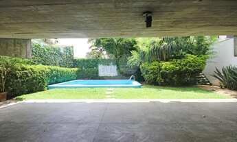 Imagem 2: Casa com design dos anos 70,projeto do renomado arquiteto Nadir Mezeranni