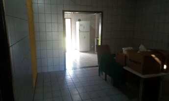 Imagem 2: VENDO Casa com 4 dormitórios