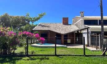 Imagem 3: Elegance Imóveis: Elegante casa térrea com 3 dormitórios, de esquina, poucas quadras do ma