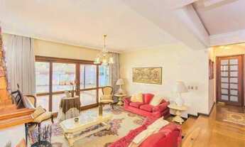 Imagem 7: Casa de 333m² com 4 dormitórios, pátio com piscina, espaço gourmet com churrasqueira e 4