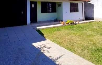 Imagem 2: Casa em Imbituba, localizada no bairro Alto Arroio, a 250 metros até a lagoa de Ibiraquera