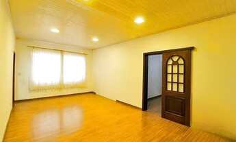 Imagem 2: EXCELENTE CASA EM REGIÃO PRIVILEGIADA PROXIMA AO CENTRO DE CURITIBA