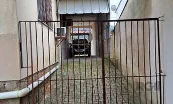 Imagem 2: CASA À VENDA COM 5 QUARTOS, 2 COZINHAS, 2 BANHEIROS E PÁTIO GRANDE - VIAMÃO - R$ 650.000,0