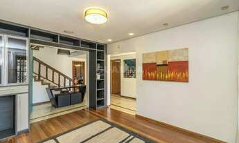 Imagem 2: Casa reformada com amplo pátio e edícula no bairro Menino Deus!