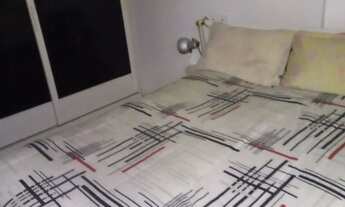 Imagem: Alugo Quarto para moça na av. Paralela