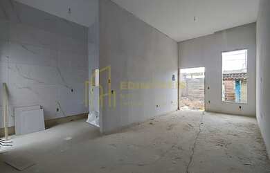 Imagem 4: Seu Novo Lar em Das Laranjeiras: Casa com Quintal e 3 Quartos