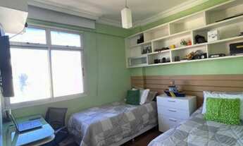 Imagem 4: Apartamento todo reformado com varanda e linda vista