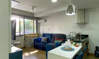 Imagem 2: Apartamento em prédio premiado, totalmente montado, no miolo do Menino Deus