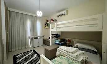 Imagem 14: Casa de condomínio para aluguel possui 350 metros quadrados com 4 quartos