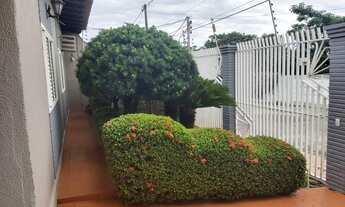 Imagem 2: Casa para venda no altos do Coxipó, possui 258m2 de área construída, 4 quartos, sendo dois