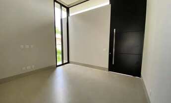 Imagem 2: Casa de condomínio térrea para venda possui 253 metros quadrados com 4 quartos