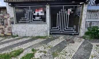 Imagem: VENDO E ALUGO CASA EM FRENTE AO COLÉGIO