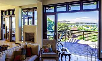 Imagem 2: FLORIANÓPOLIS - Casa Padrão - LAGOA DA CONCEIÇÃO