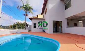 Imagem: Casa com piscina em Bairro Nobre