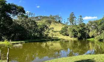 Imagem 3: Chacara com 2 comodos e terreno de 1500m² com area verde e lago em igarata