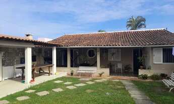 Imagem: Casa com 2 quartos e quintal amplo em rua