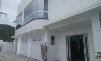 Imagem: Casa com 280m² e 6 dormitórios no bairro