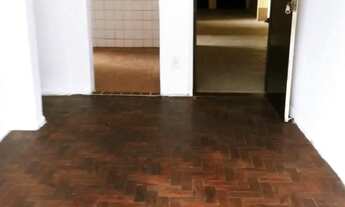 Imagem 3: Alugo apartamento 2/4 com dependência (75m2),rua principal da Sete Portas