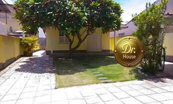 Imagem: Casarão linear com 5 quartos, quintal amplo