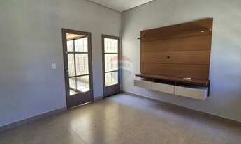 Imagem 3: RE/MAX aluga casa térrea reformada, para uso comercial e/ou residencial, com 03 quartos (0