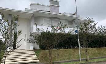 Imagem 2: Casa para aluguel e venda possui 400 metros quadrados com 3 quartos.