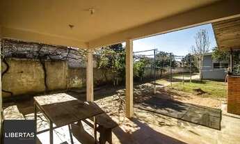 Imagem 6: Casa em Porto Alegre, no bairro Vila Nova, com 6 dormitório(s), e 6 banheiros, à