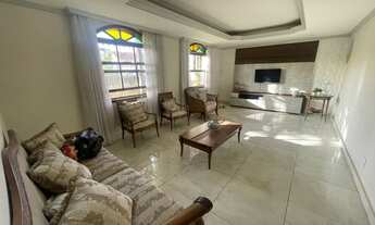 Imagem 3: Casa para venda possui 297 metros quadrados com 4 quartos em Santa Amélia - Belo Horizonte