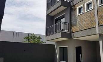 Imagem 3: Sobrado para Venda em Curitiba, Uberaba, 3 dormitórios, 1 suíte, 4 banheiros, 2 vagas