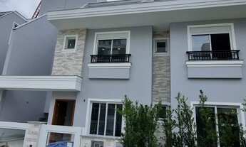 Imagem: OFERTA casa na praia de Jurerê