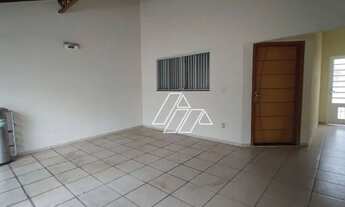 Imagem 2: Casa com 3 dormitórios para alugar por R$ 2.500,01/mês - Alto Cafezal - Marília/SP