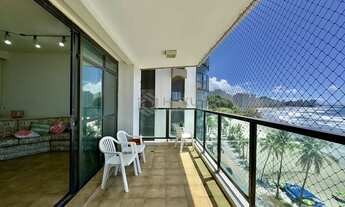 Imagem 3: Apartamento alto padrão reformado frente mar com varanda e lazer na Praia das Asturias, Gu