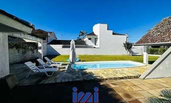 Imagem 2: Casa espaçosa com piscina no Atami