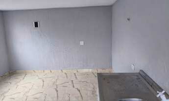 Imagem 3: Cômodo na avenida. Portão sem vizinhos