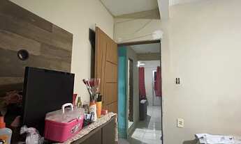 Imagem 7: Quarto mobiliado com suíte para mulher