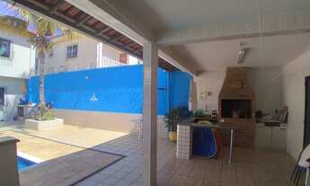 Imagem: Casa com 4 Quartos, Piscina e churrasqueira