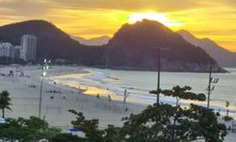 Imagem 2: Apartamento para venda tem 235 metros quadrados com 4 quartos em Copacabana - Rio de Janei