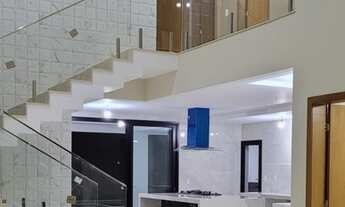 Imagem 2: Casa de condomínio sobrado para venda tem 450 metros quadrados com 5 quartos